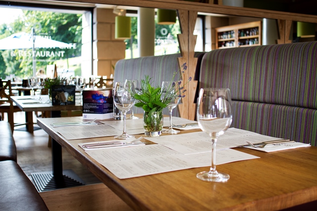 Mirror-table-close-up
