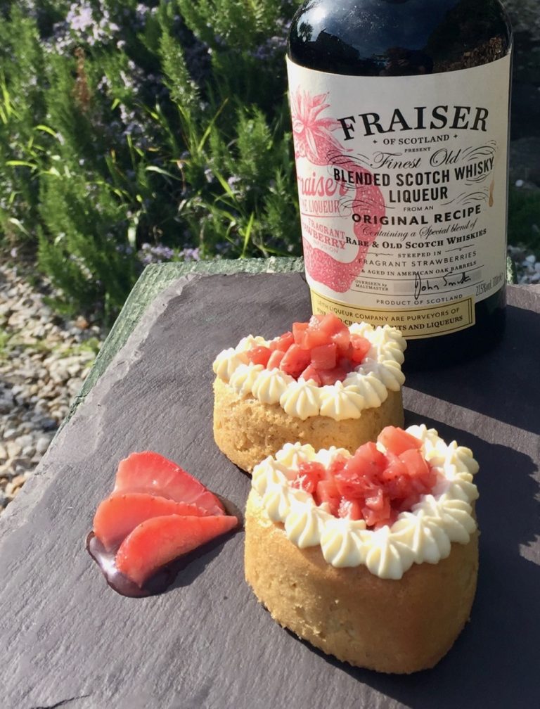 Strawberry sponges with macerated berries