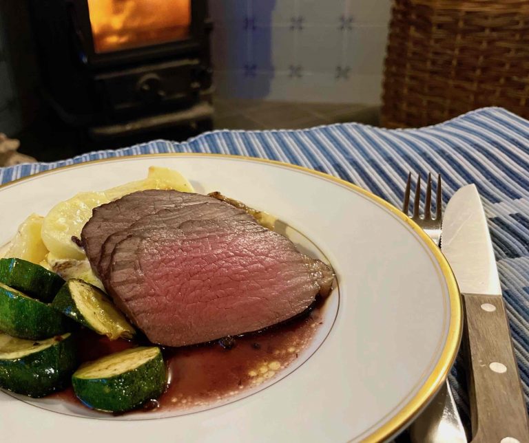 sunday roast hardiesmill sm 768x644