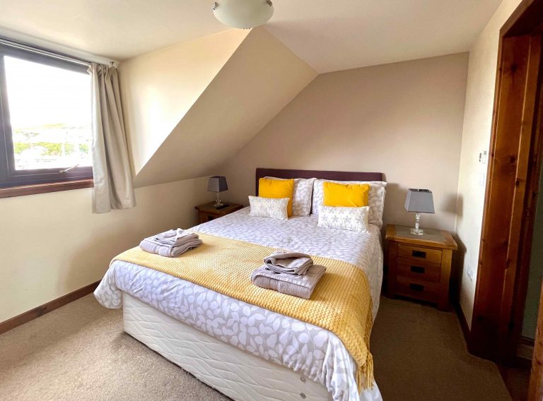 Mallaig bedroom 768x568