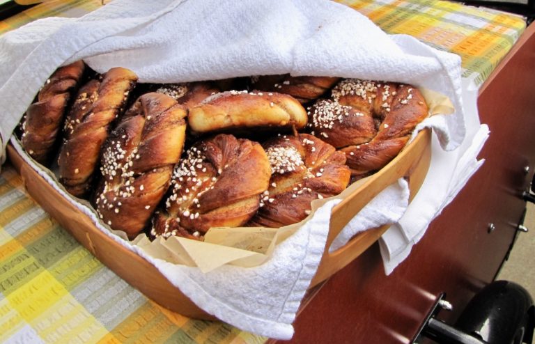 karins cinnamon buns 19 768x494